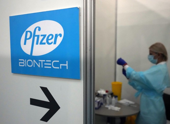 Pfizer, centro vaccinale