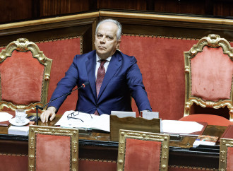 Lo scandalo Piantedosi, il fragile confine fra pubblico e privato