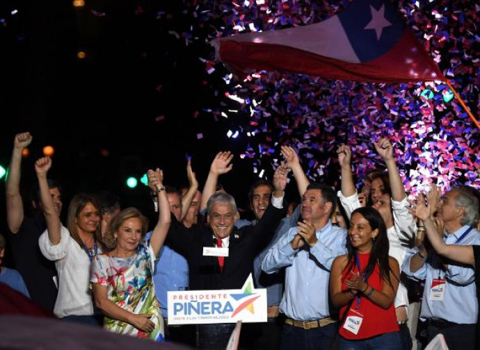 Sebastian Piñera celebra la vittoria Sebastian Piñera celebra la vittoria