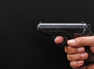 La pistola fa scalpore solo se a sparare è il leghista