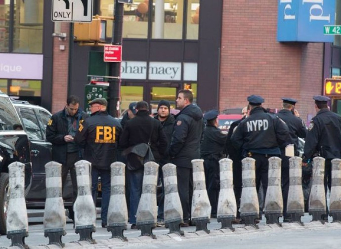 New York, polizia sulla scena dell'attentato