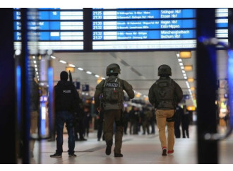 Dusseldorf, altri due "depressi" attaccano i passanti