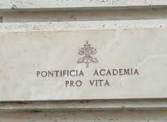 Vaccini ai bambini, è guerra ai vertici della Chiesa