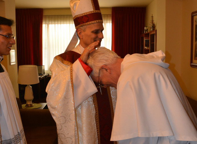 Padre Lydon con l'allora vescovo Prevost