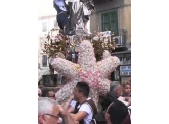 La Madonna s'inchina ancora, ora chi lo dice al vescovo?