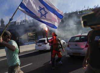 Israele: il ministro Cohen in Vaticano, ma nel Paese dilaga la protesta