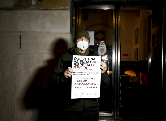 Inizia la protesta contro le nuove chiusure Inizia la protesta contro le nuove chiusure