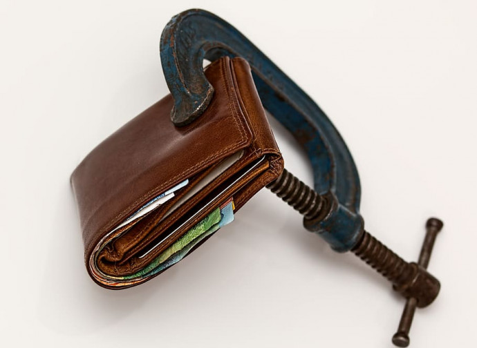 Il risparmio, un sacrificio in economia Il risparmio, un sacrificio in economia