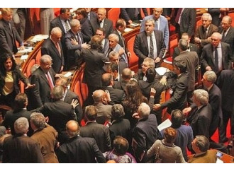 Chi ha la fissa del Senato e chi dei gay
La vera politica è morta