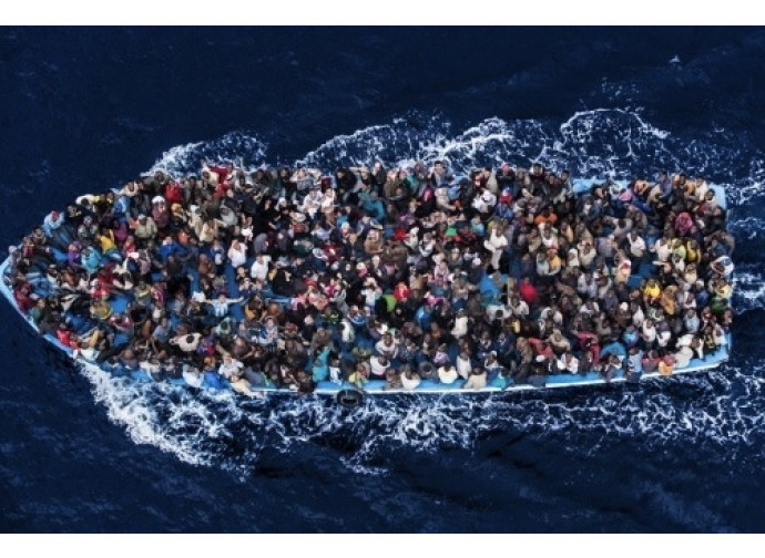 Barcone di immigrati: foto di Massimo Sestini premiata come foto dell'anno Barcone di immigrati: foto di Massimo Sestini premiata come foto dell'anno