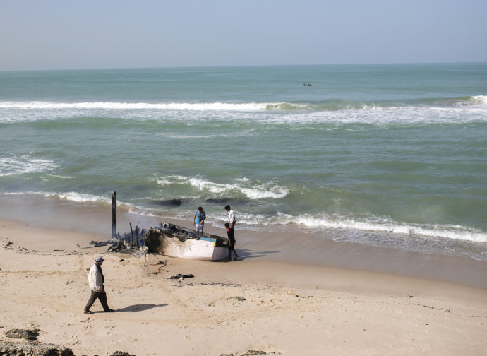 Barcone bruciato dalle autorità marocchine, destinato al trasporto emigranti per le Canarie