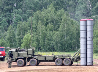 Con gli S-400, Erdogan tiene un piede in due scarpe