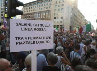 Dito medio contro Salvini. Adesso odiare è "un diritto"