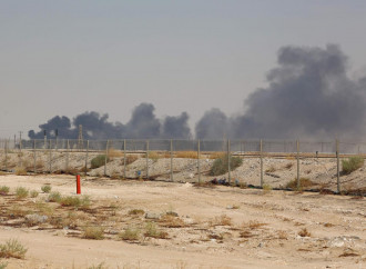 Guerra di droni nel Golfo. Colpito l'oro nero saudita