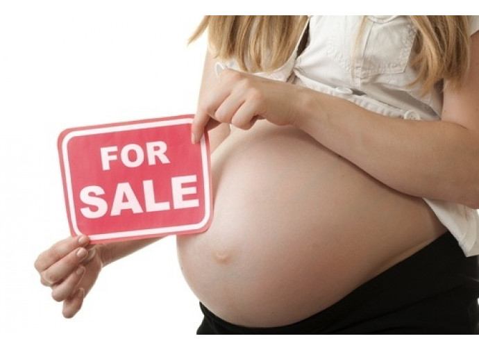 Il Parlamento europeo vuole legalizzare l'utero in affitto