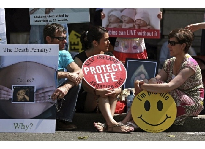 Manifestazione in Irlanda contro la legge sull'aborto Manifestazione in Irlanda contro la legge sull'aborto