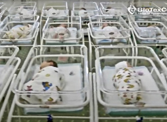 Spot all’utero in affitto e censura dei diritti dei 46 bimbi bloccati a Kiev