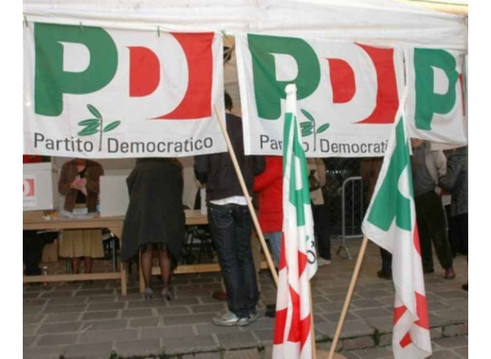 Un gazebo delle primarie del Pd Un gazebo delle primarie del Pd