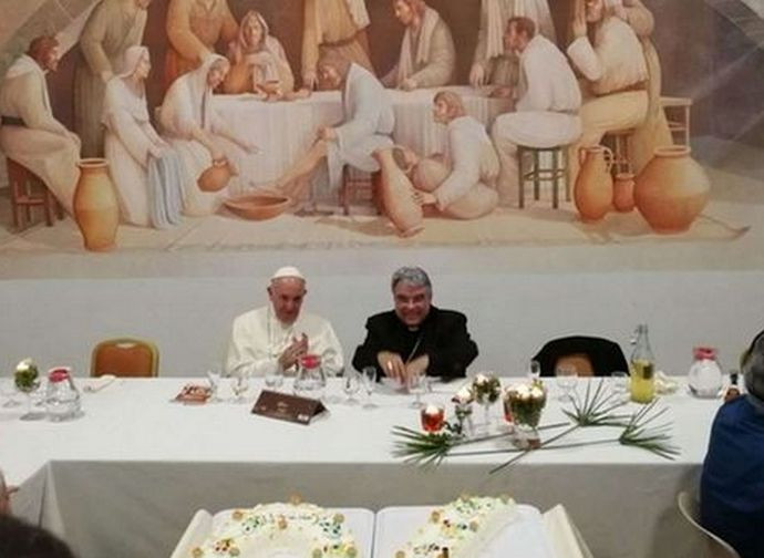 Semeraro con il Papa festeggia il suo 70mo compleanno Semeraro con il Papa festeggia il suo 70mo compleanno
