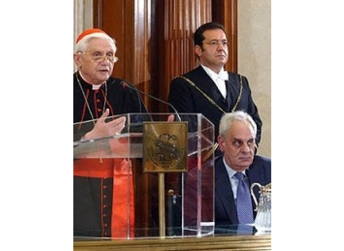 L'allora card Ratzinger in Senato nel 2004