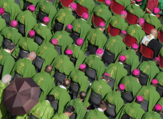 Sinodo, l'immagine triste di una Chiesa al traino del mondo