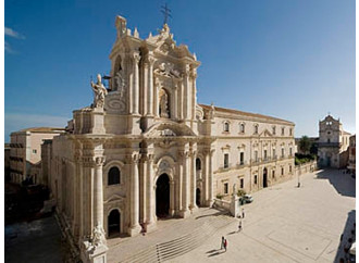 Duomo di Siracusa: meraviglia barocca, vestigia greche