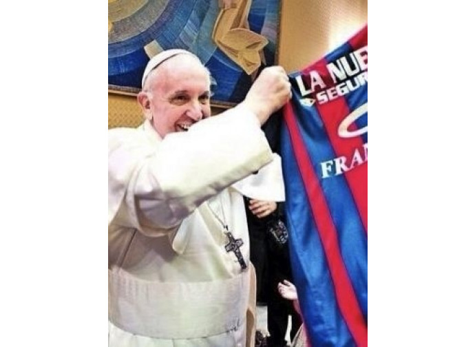 Francesco con la bandiera del San Lorenzo Francesco con la bandiera del San Lorenzo