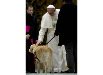 Gli animalisti mettono la museruola anche al Papa