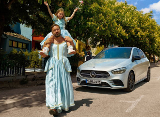 Se la Mercedes strizza l’occhio al mondo arcobaleno