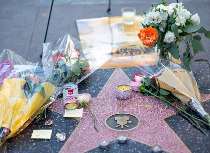 Hollywood ricorda Stan Lee sulla Walk of Fame Hollywood ricorda Stan Lee sulla Walk of Fame