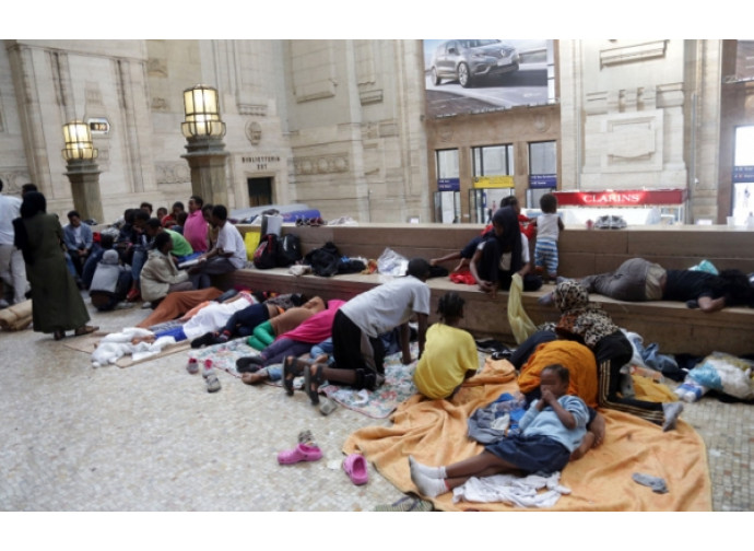 Immigrati in Stazione Centrale