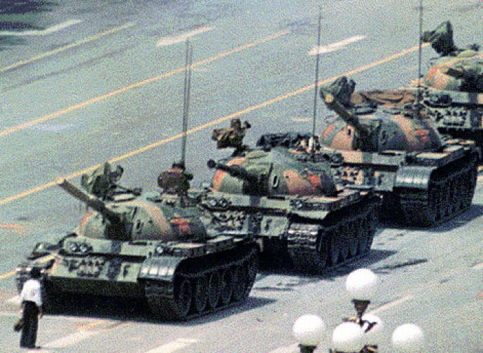 L'immagine simbolo del massacro di Tienanmen L'immagine simbolo del massacro di Tienanmen