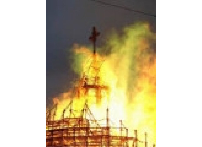 Tatarstan, rogo di una chiesa Tatarstan, rogo di una chiesa