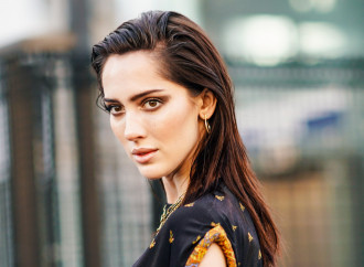 Campagna Chanel con modello trans