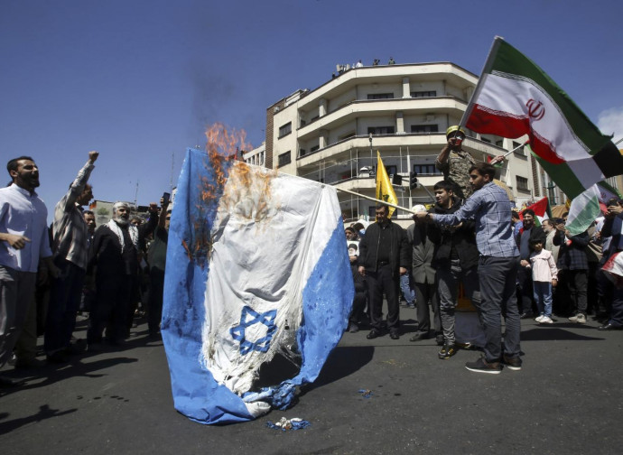 Teheran, funerali del generale Zaheri (La Presse)