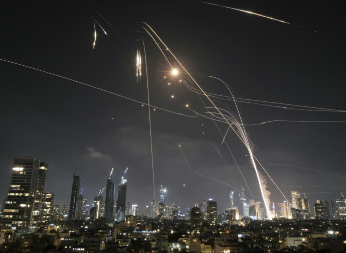 Battaglia nei cieli di Tel Aviv (La Presse) Battaglia nei cieli di Tel Aviv (La Presse)