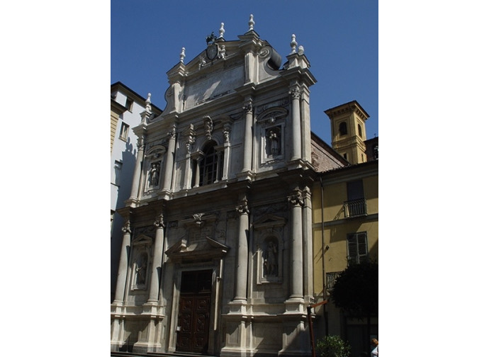 La facciata della chiesa del Corpus Domini a Torino