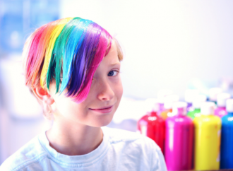 Tolta la figlia a genitori no trans