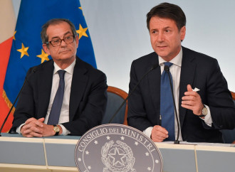 Il governo Conte è assediato. Non certo dall'opposizione
