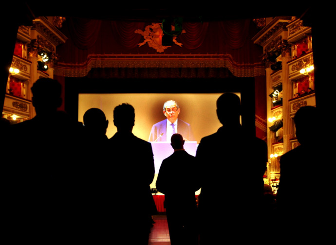 Imprenditori lombardi assistono all'intervento di Tria, alla Scala Imprenditori lombardi assistono all'intervento di Tria, alla Scala