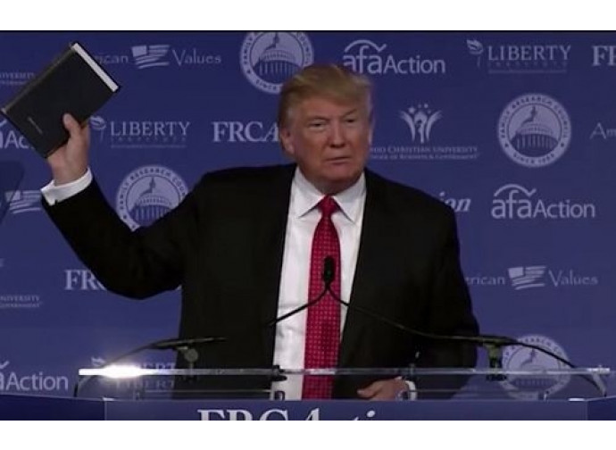 Trump e la Bibbia Trump e la Bibbia