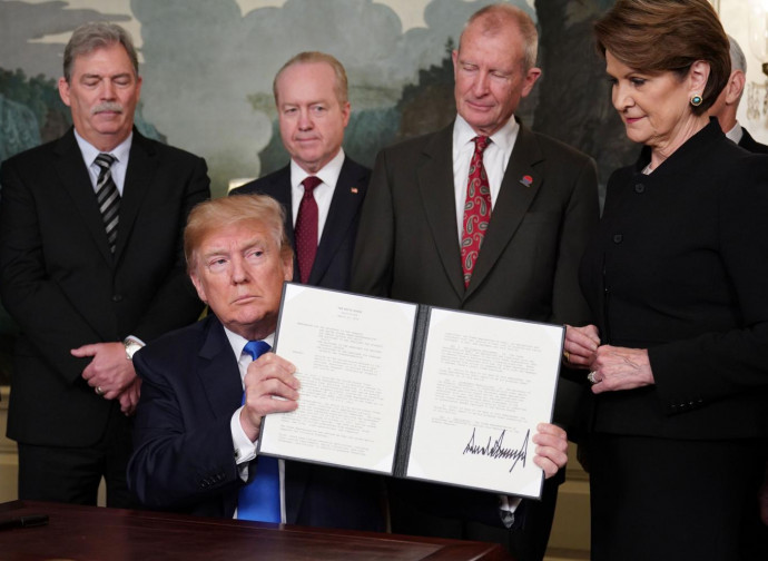 Trump firma le sanzioni alla Cina