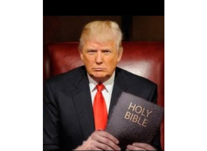 Donald Trump con la sua Bibbia Donald Trump con la sua Bibbia