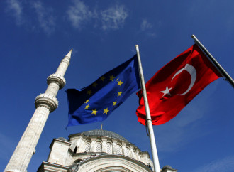 La Turchia scheda i "nemici" europei, paga la UE