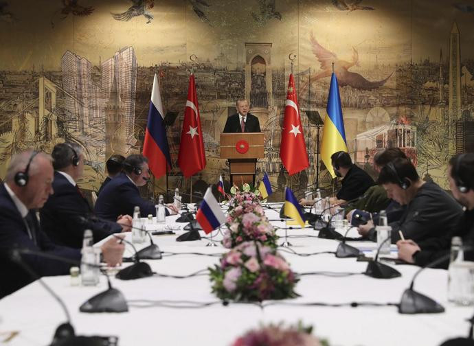 Tavolo negoziale ieri in Turchia Tavolo negoziale ieri in Turchia