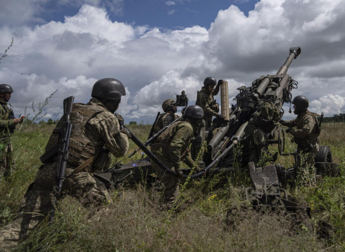 Artiglieria ucraina, un M777 fornito dalla Nato Artiglieria ucraina, un M777 fornito dalla Nato