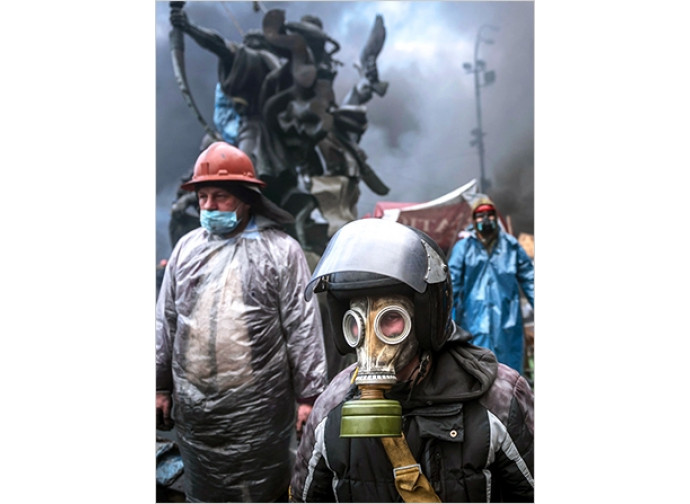 Kiev, ribelli con mashere antigas Kiev, ribelli con mashere antigas