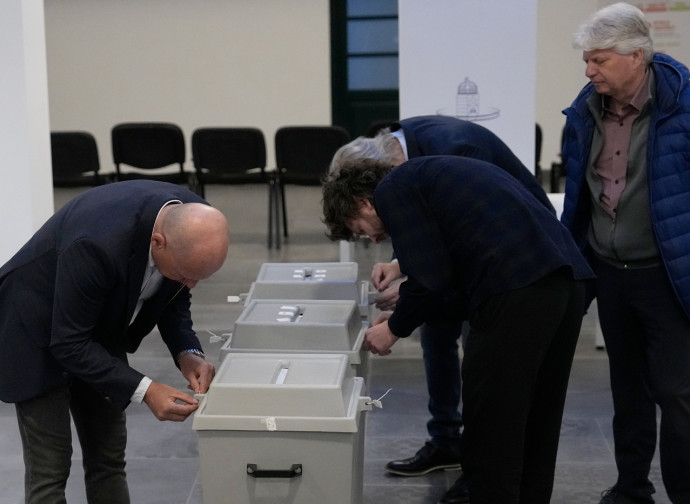 Ungheresi alle urne (La Presse)