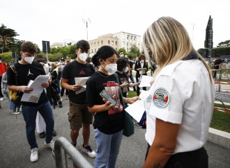 Cresce il dissenso dei docenti sul Green Pass. Ma anche la minaccia di purghe