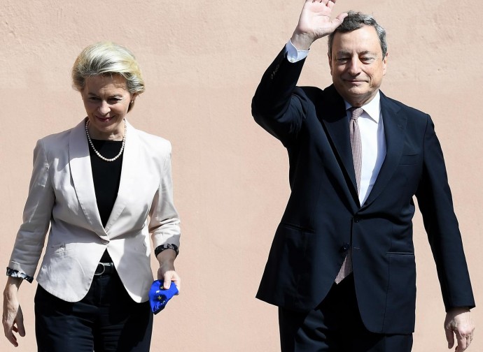 Ursula von der Leyen e Mario Draghi